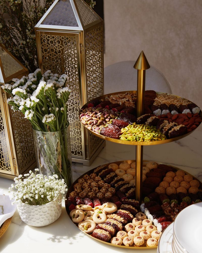 Yasmin-Sundial-2-Tier-Cake-Stand