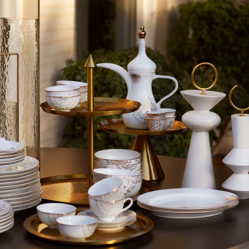 Yasmin-Sundial-Cake-Stand