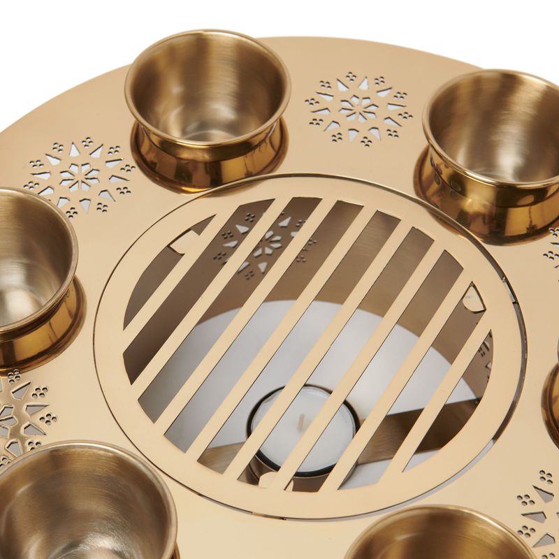 Nour-Najdi-Dellah-With-Mini-Cups