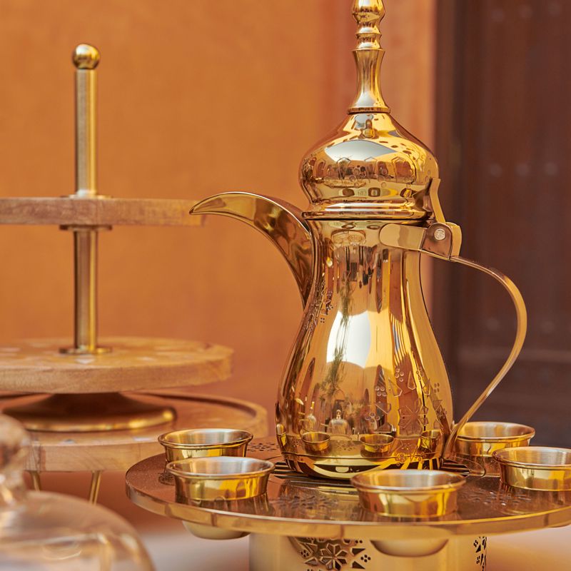 Nour-Najdi-Dellah-With-Mini-Cups